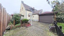 Eingang Zechencharme pur: sanierungsbed�rftiges Reihenendhaus in Oberhausen-Osterfeld