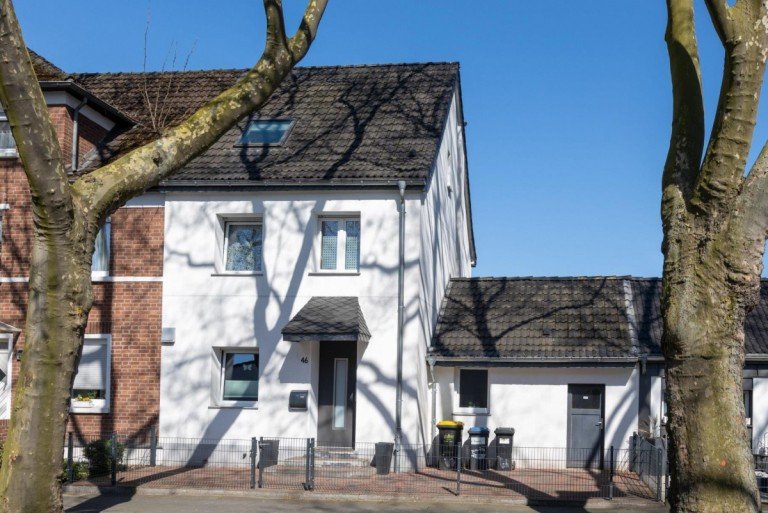 Vorderansicht Duisburg Reihenendhaus Kernsaniertes Reihenendhaus in DU-Neum�hl