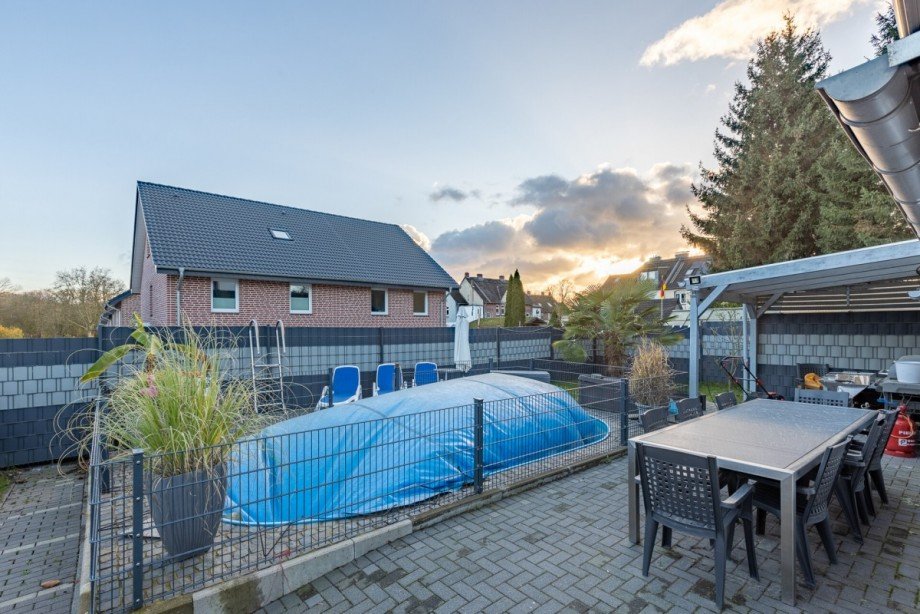 Pool Garten Hauptwohnung Zweifamilienhaus Gladbeck