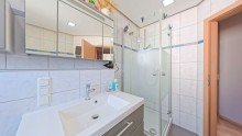 Badezimmer OG Modernes Reihenendhaus in Voerde mit sch�nem Garten: attraktives Wohnen f�r die Familie