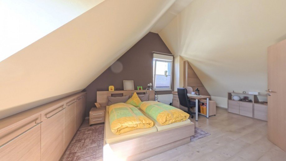 Schlafzimmer DG Reihenendhaus Voerde
