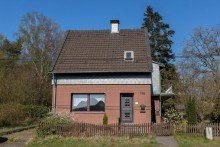 Haus Frontansicht Zweifamilienhaus mit gro�em Grundst�ck in ruhiger Lage von Oberhausen Sterkrade-Nord