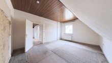 Schlafzimmer OG Zechencharme pur: sanierungsbed�rftiges Reihenendhaus in Oberhausen-Osterfeld