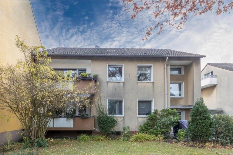 Vorderansicht Oberhausen Etagenwohnung ETW in OB-Holten: 4,5 Zimmer mit Balkon und Garten