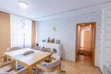 Essbereich Blick Flur Sch�ne 4,5 Zimmer-Wohnung mit zwei Balkonen in Duisburg-Marxloh