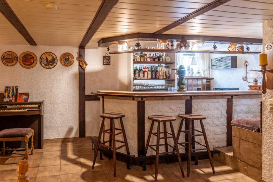 Kellerbar Doppelhaush�lfte Duisburg
