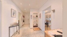Flur Echte Perle im Erdgeschoss mit Balkon und Garage in OB-Styrum