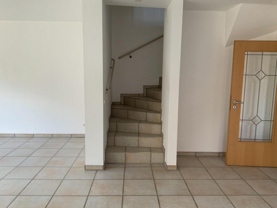Treppe zum Obergeschoss Doppelhaush�lfte Dorsten