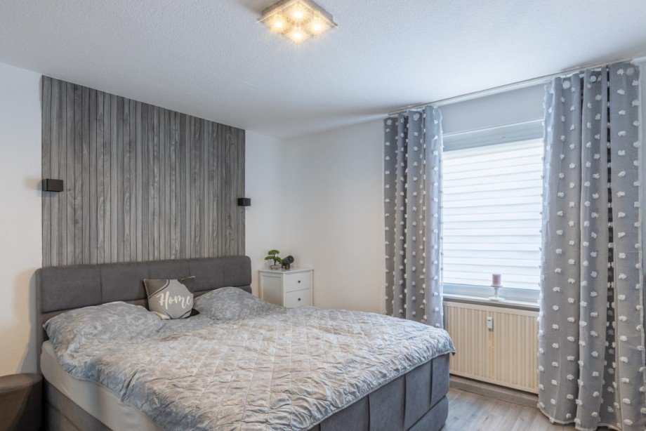 Schlafzimmer OG Mehrfamilienhaus Oberhausen