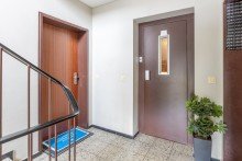 Hausflur Wohnen mit Niveau: stilvolle 2,5 Zimmer-Wohnung mit zwei Balkonen in OB-K�nigshardt