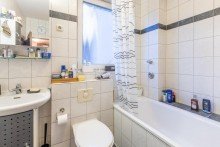 Badezimmer Attraktive Kapitalanlage in Oberhausen: sch�ne 3,5-Zimmer-Wohnung mit Loggia