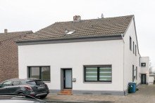 Frontansicht Vorderhaus Solide Kapitalanlage in Oberhausen-Alstaden mit 7% Rendite: vier Wohneinheiten mit Garagenhof