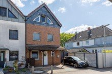 Frontansicht Charmante Doppelhaush�lfte: Familiengl�ck in Oberhausen Osterfeld