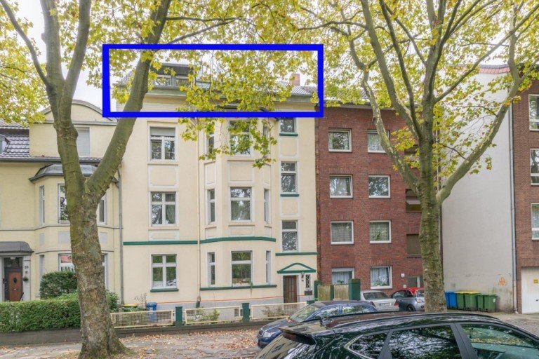 Vorderansicht Oberhausen Dachgeschosswohnung Alt-OB: moderne 3,5 Zimmer im DG mit Dachterrasse