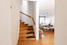 Treppenaufgang zum DG Charmante Maisonette-Wohnung im Herzen Hiesfelds