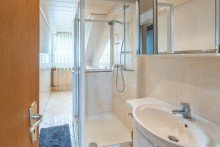 Badezimmer OB-D�mpten: gem�tliche 3,5 Zi Dachgeschosswohnung
