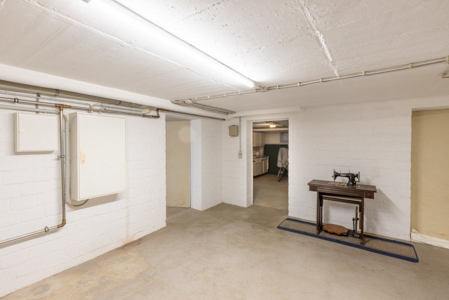 Keller Landhaus Krefeld / H�ls