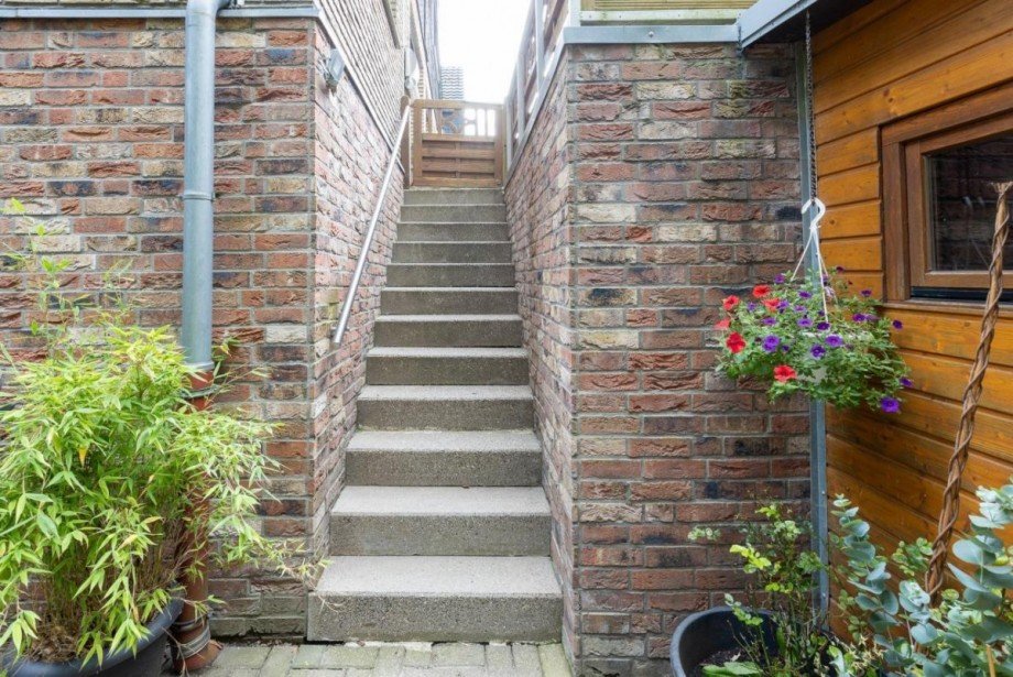 Treppe zur Einliegerwohnung Zweifamilienhaus Dinslaken