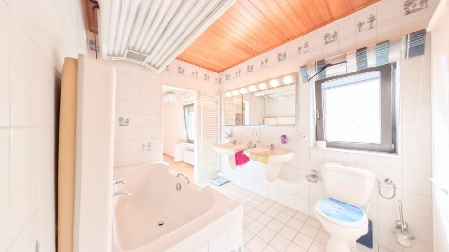 Badezimmer Erdgeschoss Doppelhaush�lfte Moers