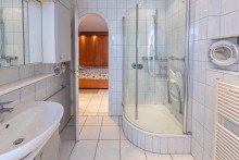 Wohnung EG Bad Attraktives Zweifamilienhaus zentral in Sterkrade-Mitte