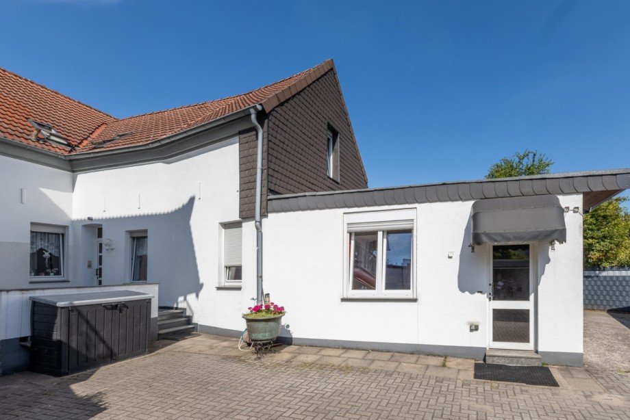 R�ckansicht Haus Mehrfamilienhaus Oberhausen