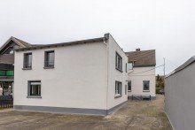Hinterhaus Solide Kapitalanlage in Oberhausen-Alstaden mit 7% Rendite: vier Wohneinheiten mit Garagenhof