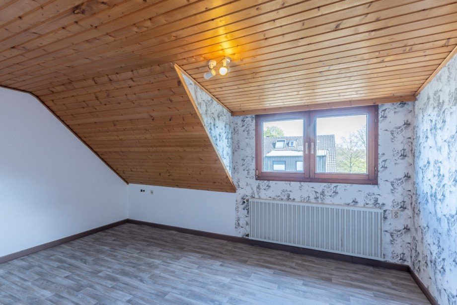Zimmer Dachgeschoss Mehrfamilienhaus Oberhausen