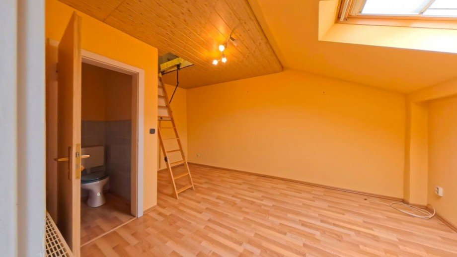 Schlafzimmer/WC Dachgeschoss Doppelhaush�lfte Essen
