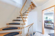 Treppe DHH in Kapellen: einladend und familienfreundlich