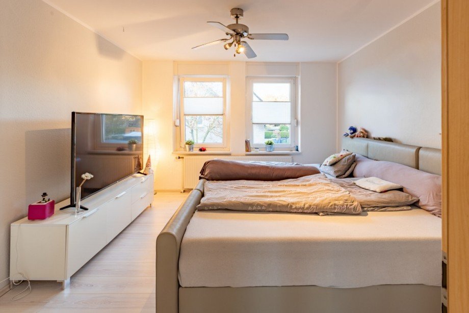 Schlafzimmer OG Hauptwohnung Zweifamilienhaus Gladbeck