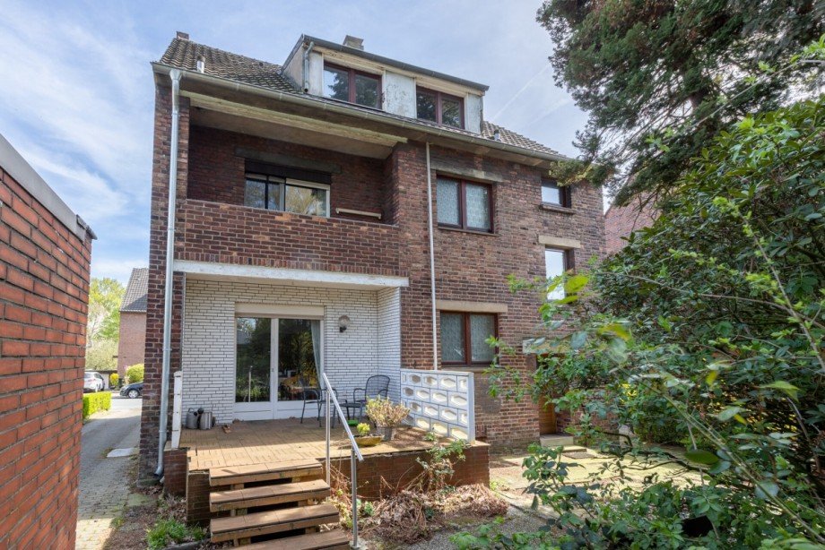 R�ckansicht Mehrfamilienhaus Oberhausen