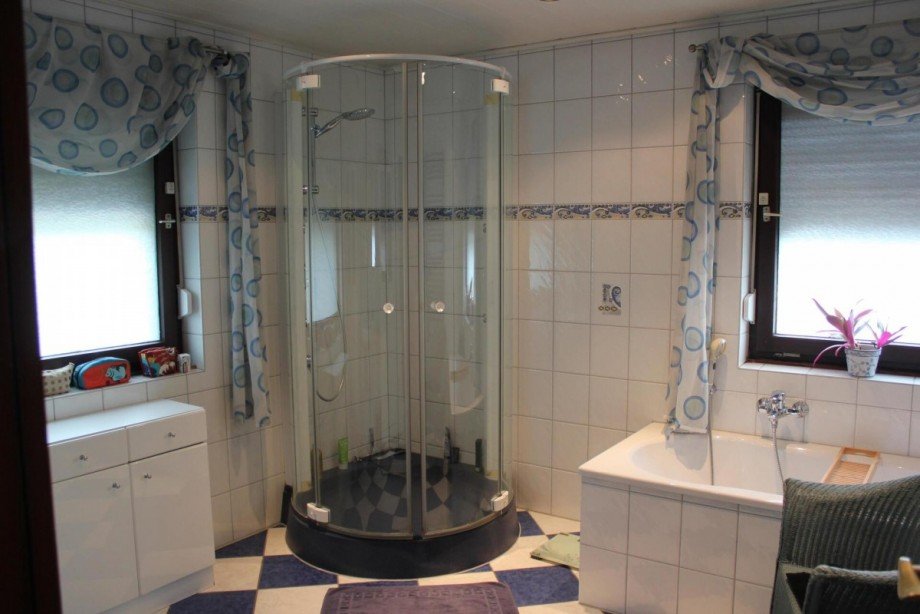 Badezimmer Erdgeschoss Reihenendhaus Oberhausen