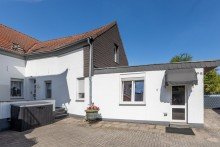 R�ckansicht Haus Viele Nutzungsm�glichkeiten in OB-Alstaden: gro�es Dreifamilienhaus mit Garagenhof