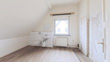 Zimmer mit WC OG Zechencharme pur: sanierungsbed�rftiges Reihenendhaus in Oberhausen-Osterfeld