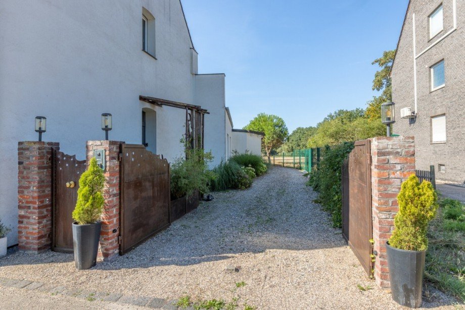 Toreinfahrt Eingang Nr. 29a Zweifamilienhaus Oberhausen